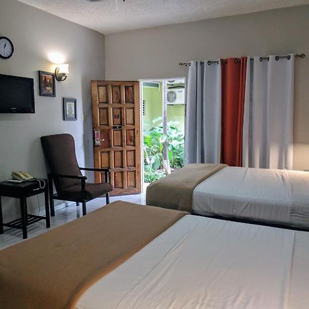 Christar Villas Hotel Кингстон Экстерьер фото