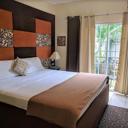 Christar Villas Hotel Кингстон Экстерьер фото