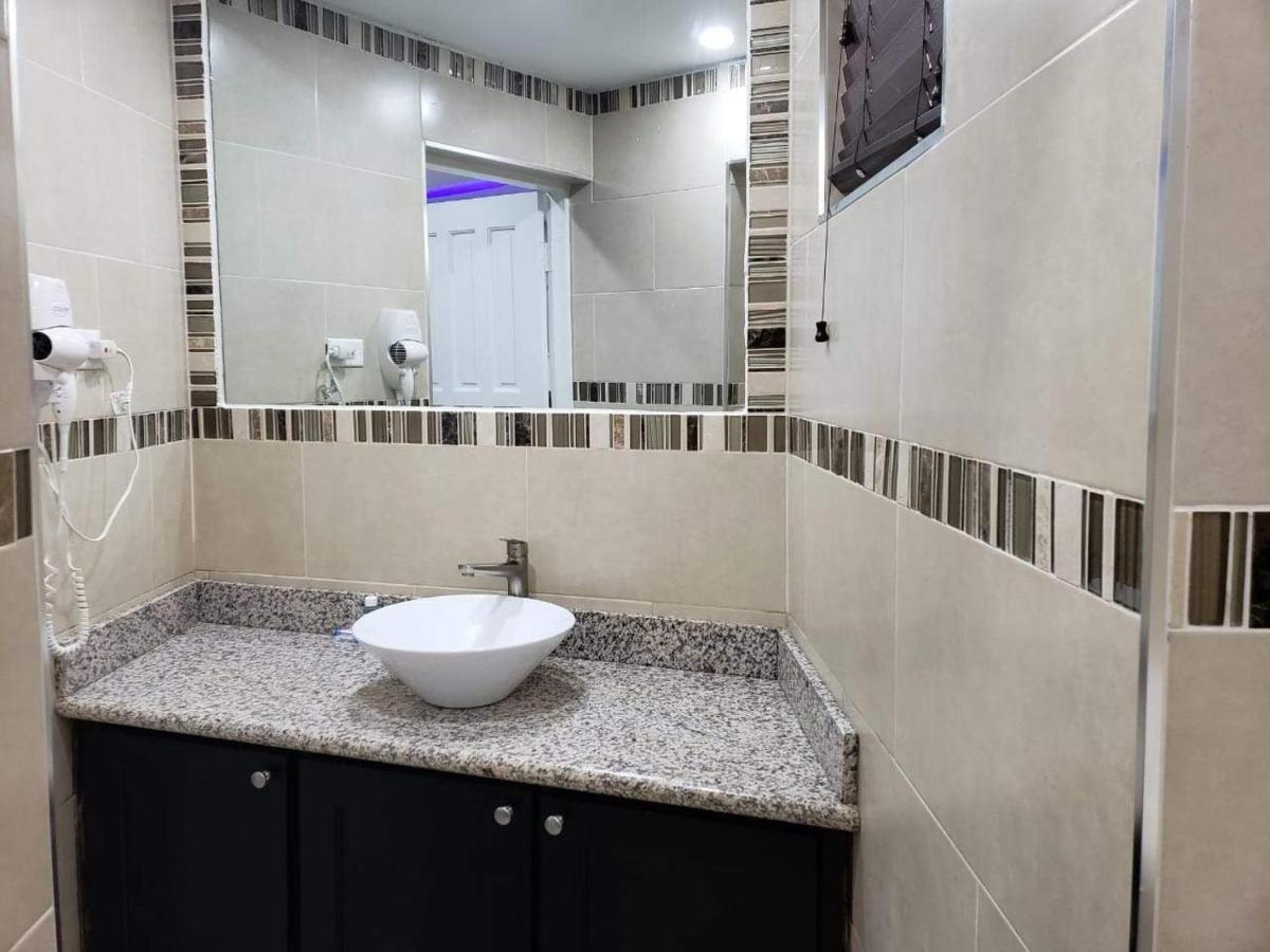 Christar Villas Hotel Кингстон Экстерьер фото