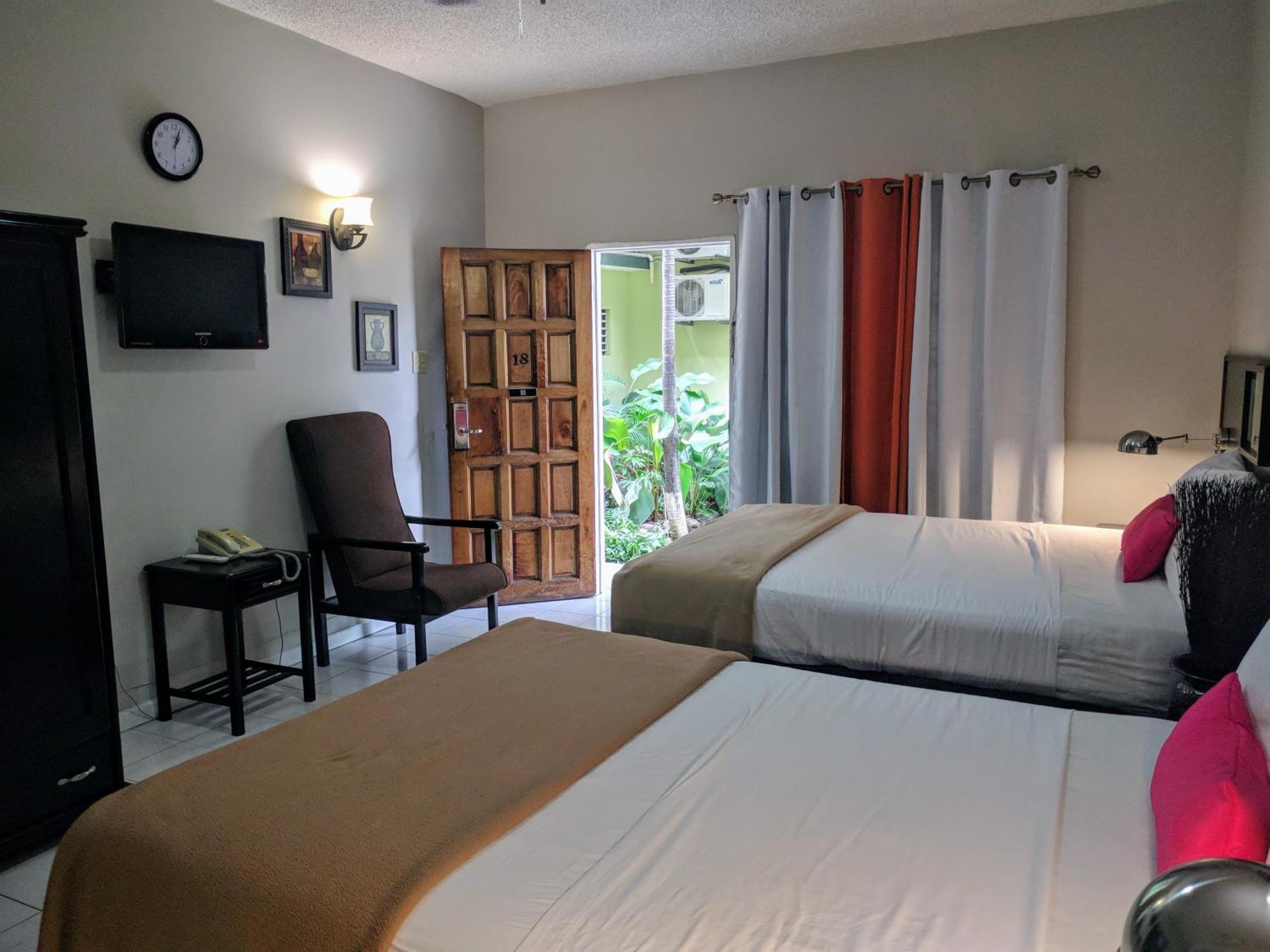Christar Villas Hotel Кингстон Экстерьер фото