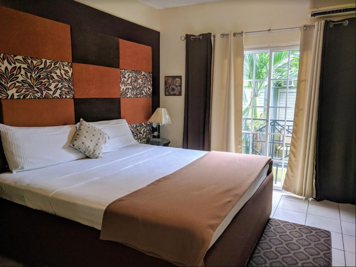 Christar Villas Hotel Кингстон Экстерьер фото