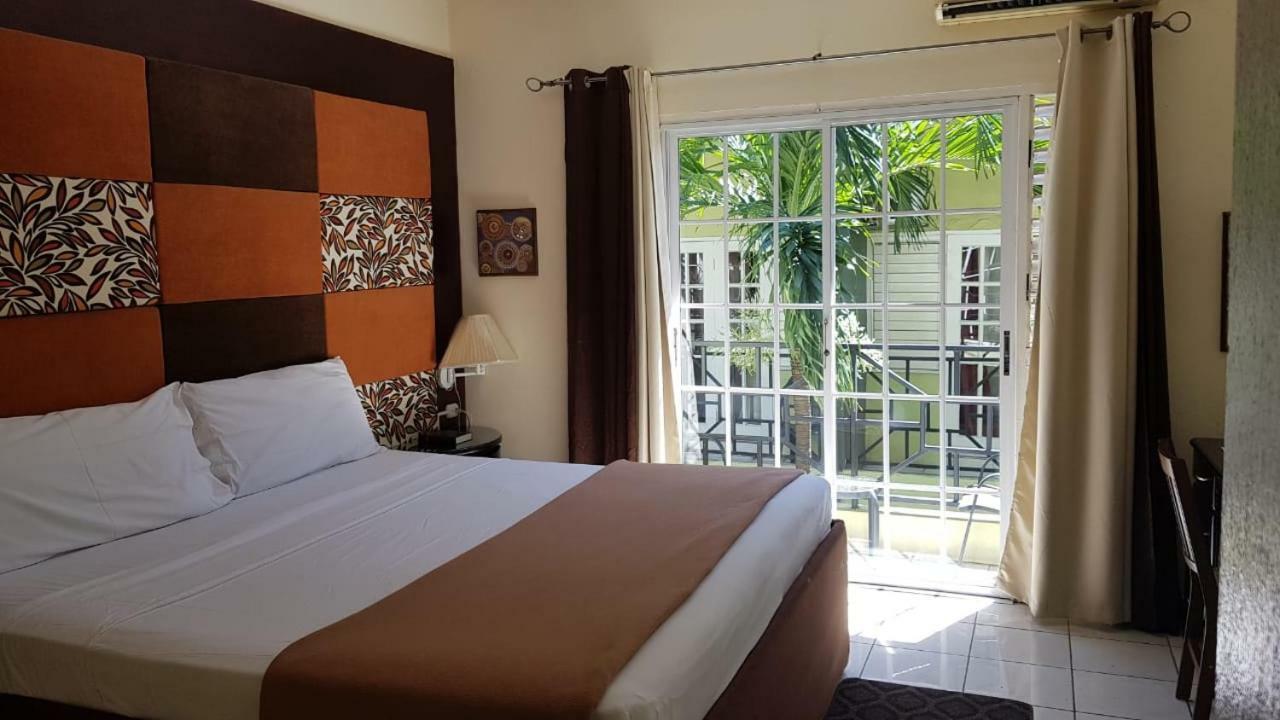 Christar Villas Hotel Кингстон Экстерьер фото