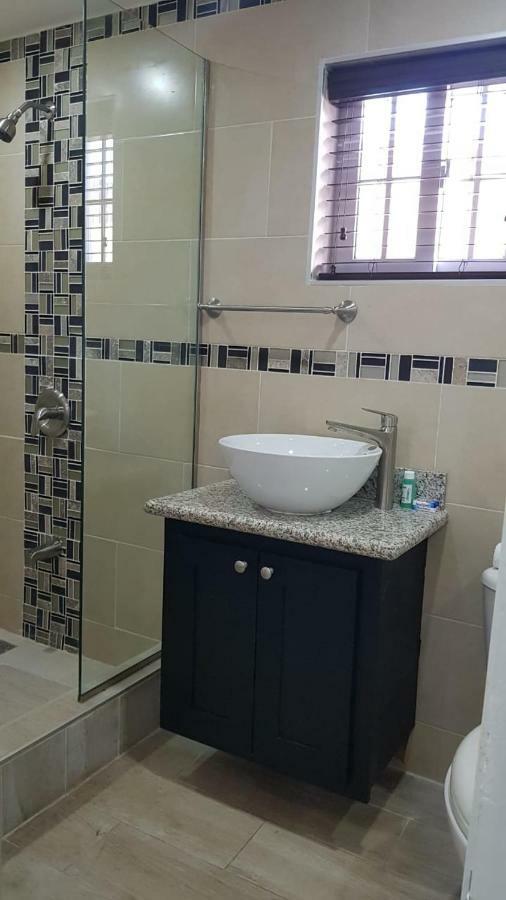 Christar Villas Hotel Кингстон Экстерьер фото