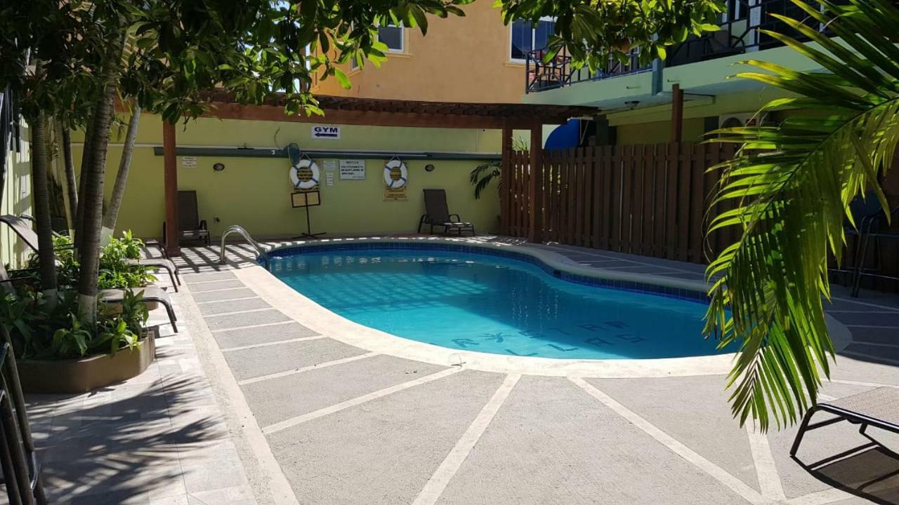 Christar Villas Hotel Кингстон Экстерьер фото