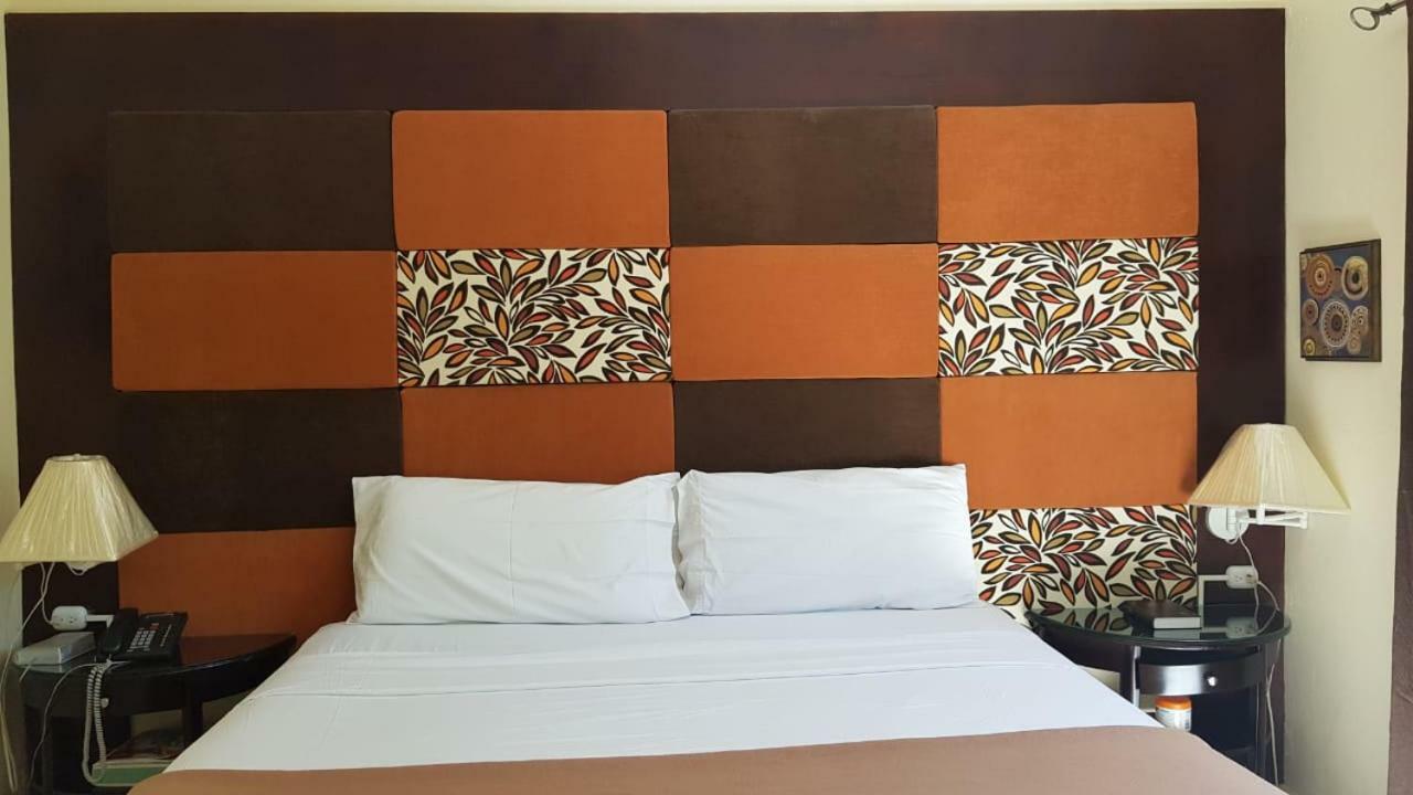 Christar Villas Hotel Кингстон Экстерьер фото