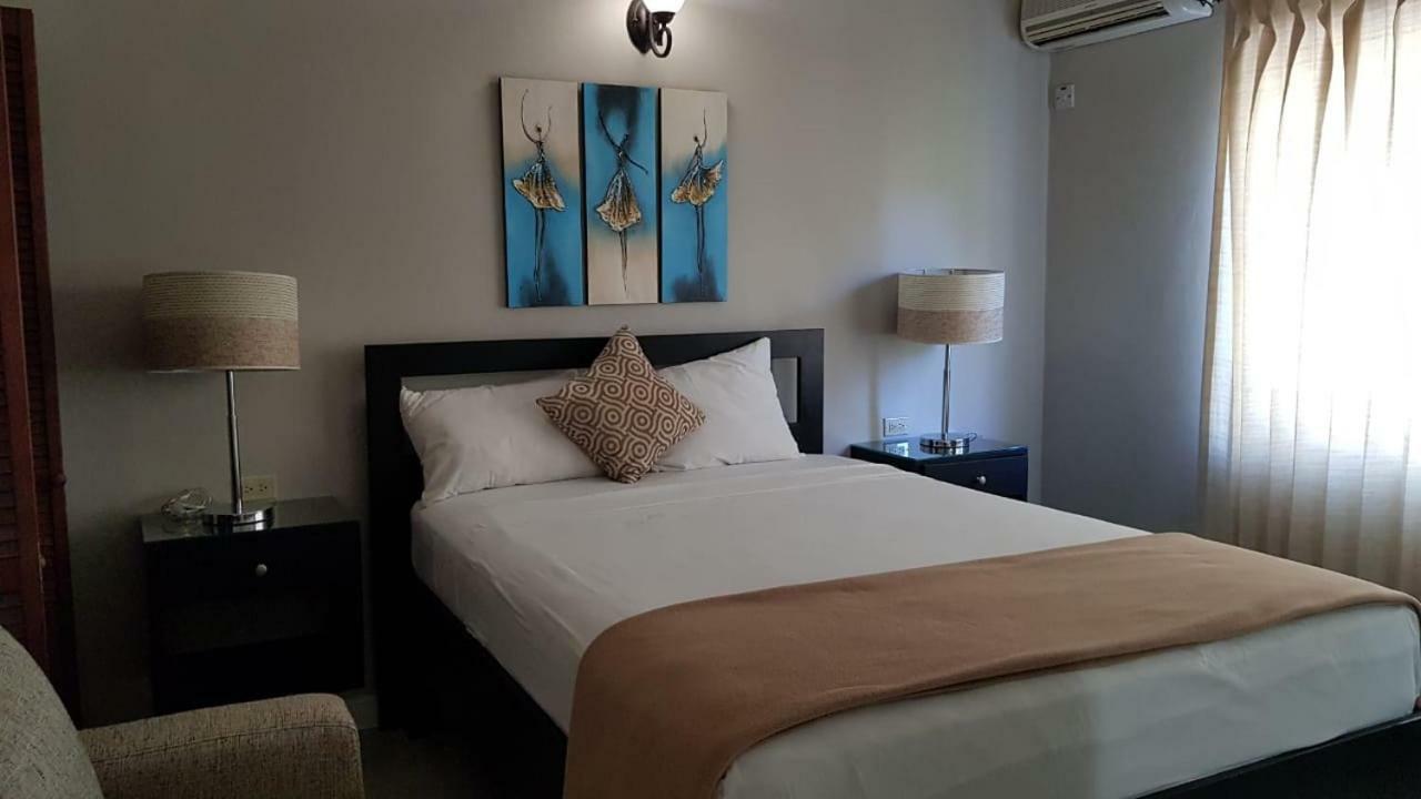 Christar Villas Hotel Кингстон Экстерьер фото