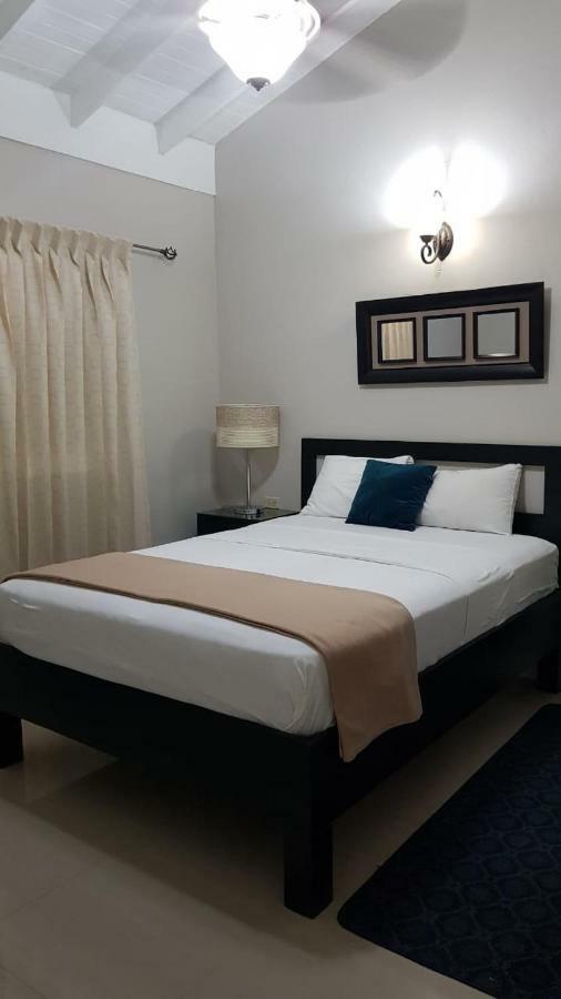 Christar Villas Hotel Кингстон Экстерьер фото